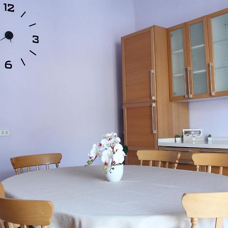 L' Oasi Del Cervo - Casa Con Giardino E Posto Auto, Uscita Autostrada A11 Villa Florens Exteriör bild