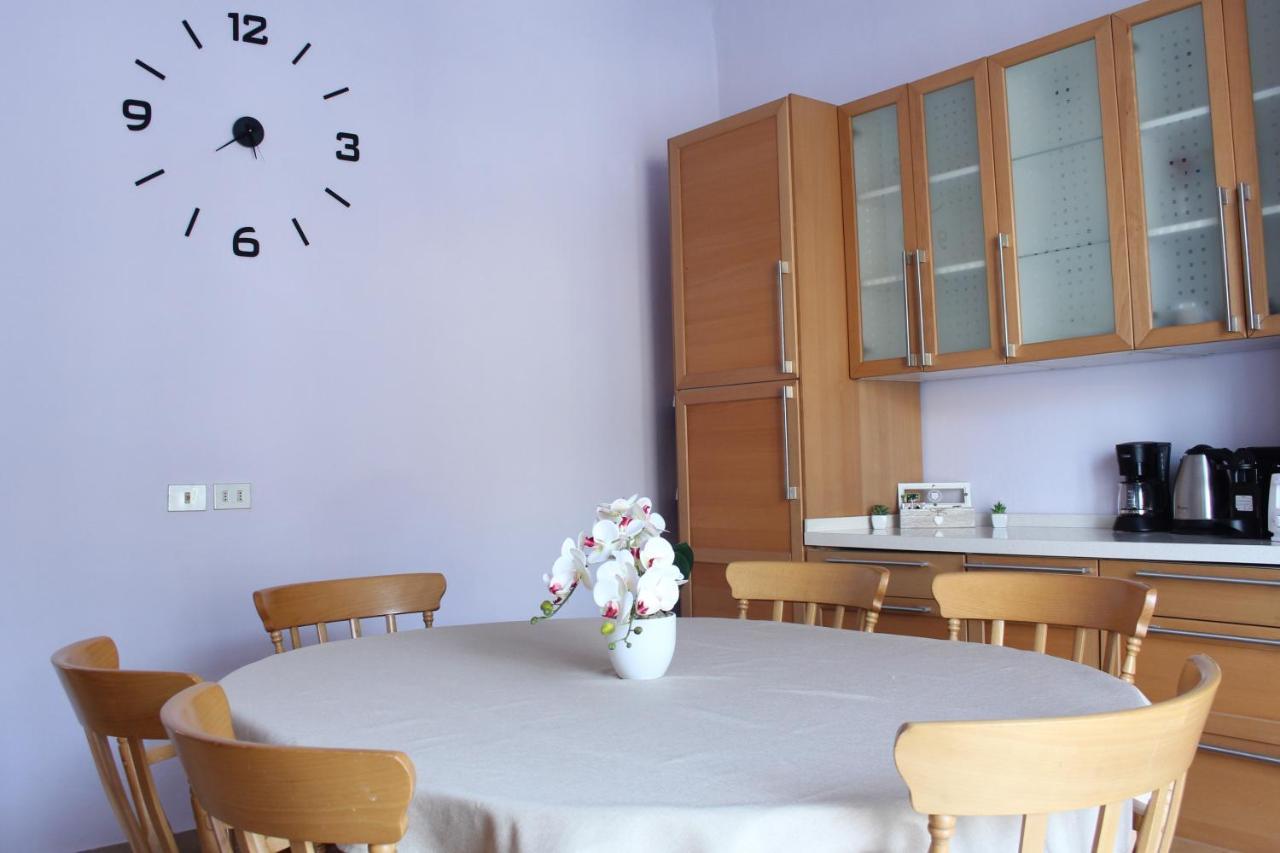 L' Oasi Del Cervo - Casa Con Giardino E Posto Auto, Uscita Autostrada A11 Villa Florens Exteriör bild